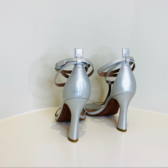 BCBGMAXAZRIA T-Strap Dull Silver Leather Heels Sandals Size 6 NEW - Picture 6 of 8